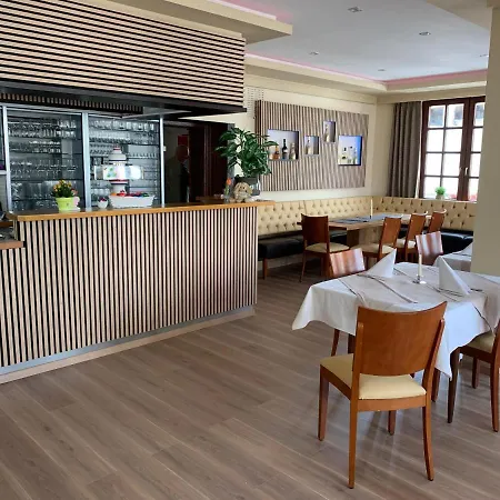 Deutsches Haus Hotel *